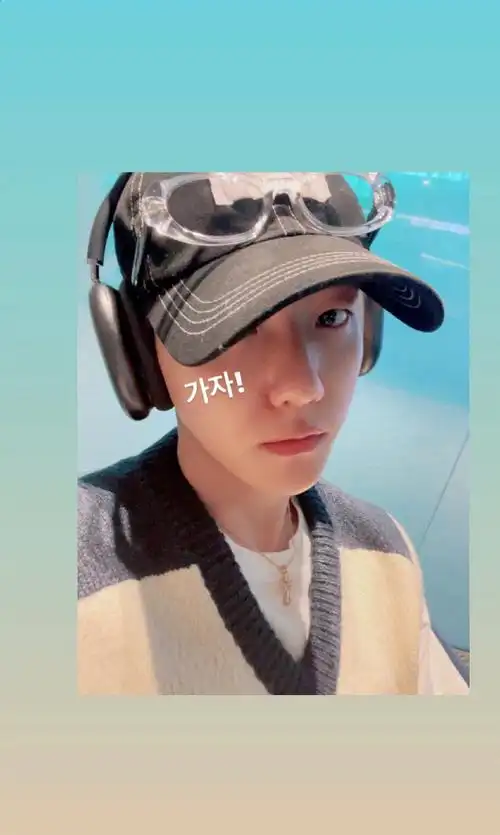 baekhyunee7230826【baekhyunee_exo】ins story更新 airpodsmax自
