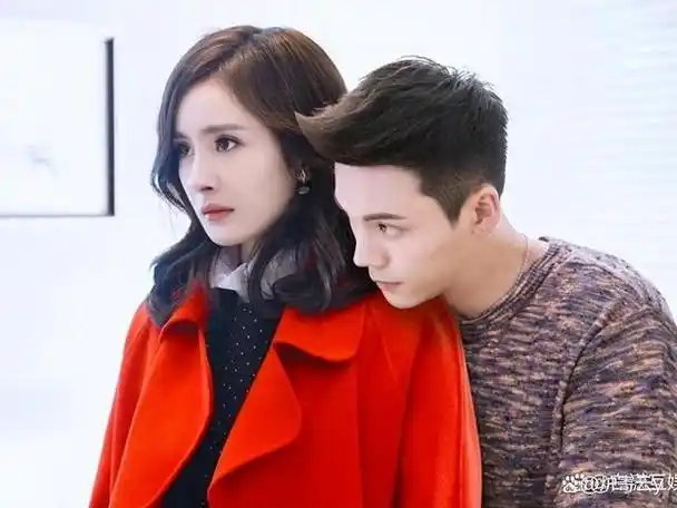 如今,35岁的杨幂终于官宣喜讯,她找到了属于自己的归宿,也重新开启了