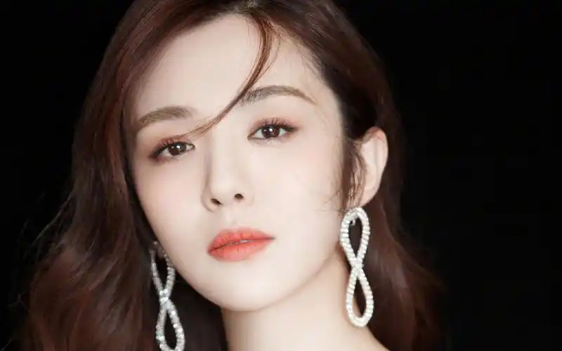 王晓晨性感迷人写真桌面壁纸