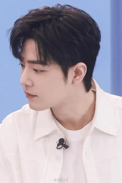 肖战超话好迷人的侧脸06@x玖少年团肖战daytoy#肖战时影#/#肖战