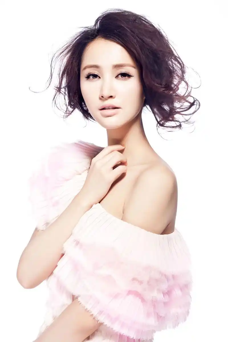 p>张歆艺,1981年5月29日出生于 a target="_blank" href="/item/四川