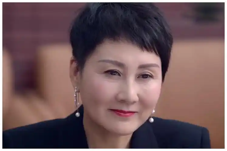 这十位婆婆妈妈专业户年轻时的样子你认得出来吗