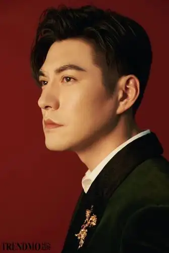 521心动狙击严屹宽登杂志封面演绎国风大片再现侧颜杀