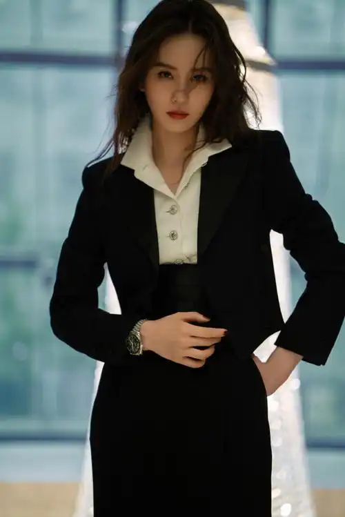 嘉人女性影响力之夜##刘诗诗黑西装礼帽造型##嘉人 女明星黑白西