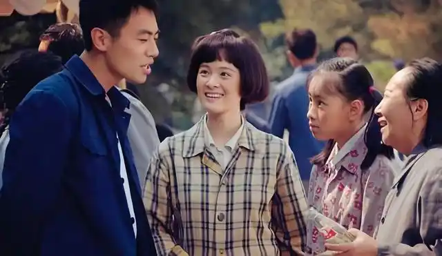 电视剧《正阳门下》是一部以北京胡同里的平凡人生活为主线的经典年代