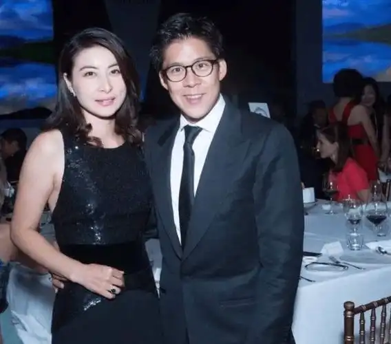 叫霍启刚太生疏叫老公又太普通听郭晶晶的称呼网友都敬佩