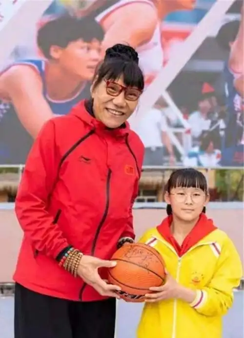 郑海霞:享受大校待遇,退役却嫁给1米9街道临时工,如今怎样了?