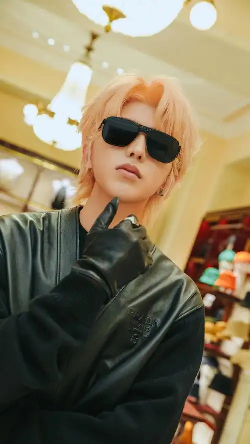 prada代言人蔡徐坤