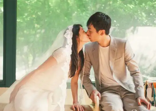 沈佳妮朱亚文婚纱照文艺清新又甜蜜