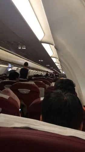 我们一起坐飞机去三亚了