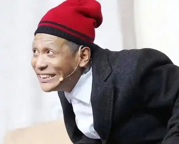 11年了,宋小宝成名后抛弃发妻,转身娶年轻粉丝,如今生活怎样了_赵本山