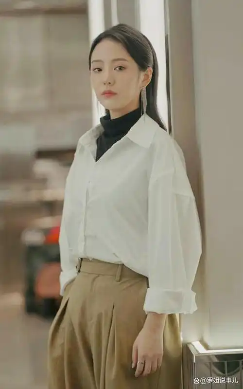 徐艺真,这位95后的年轻女演员,在微短剧领域崭露头角,凭借出色的表演