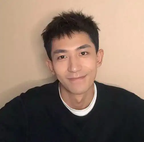 留吕根"小飞机"短碎发,好帅67_发型