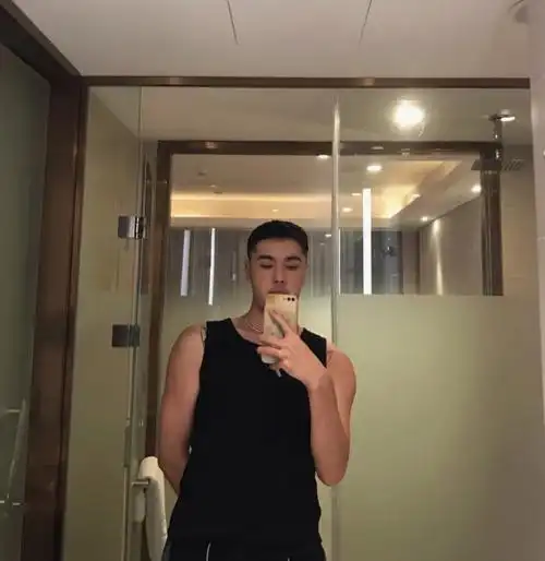 一个150斤的胖子