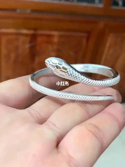手工定制一个特别的纯银蛇形手镯