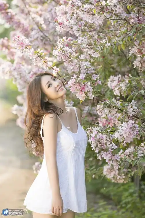 湿身的美艳,剧照的纯美,当然更少不了内衣的妖娆,这就是柳岩,一个杨柳