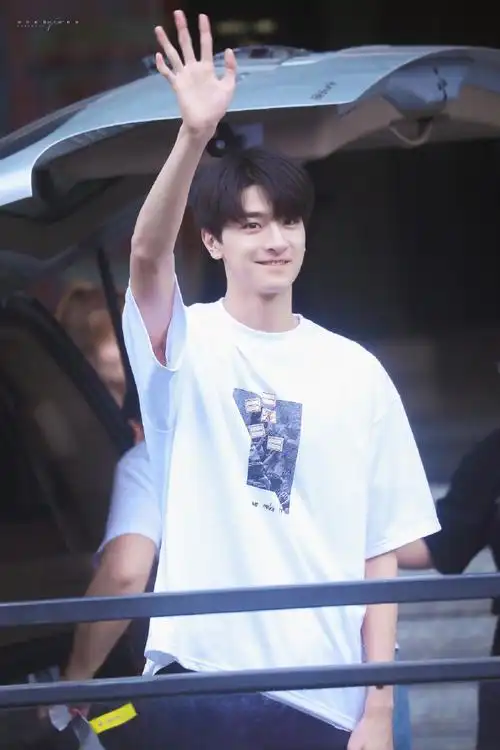 林一超话91#每天爱林一多一点#190606 快乐大本营录制上班这什么