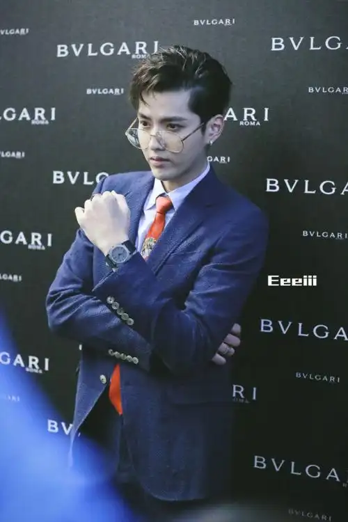 迷人!吴亦凡两次宝格丽活动造型回顾