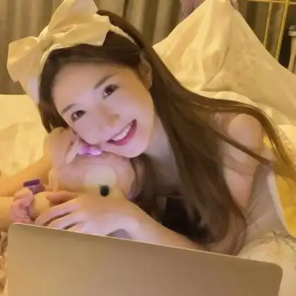 女生头像真人好看同一个人