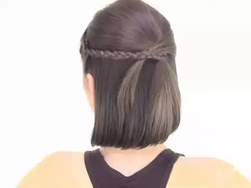 短发女人也可以性感得可爱,两款短发编发教程!