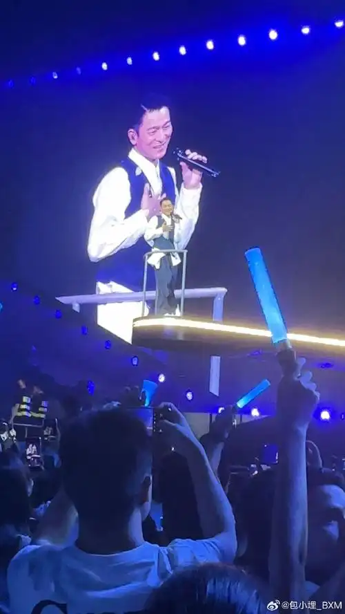 刘德华就演唱会惊险动作致歉##刘德华演唱会