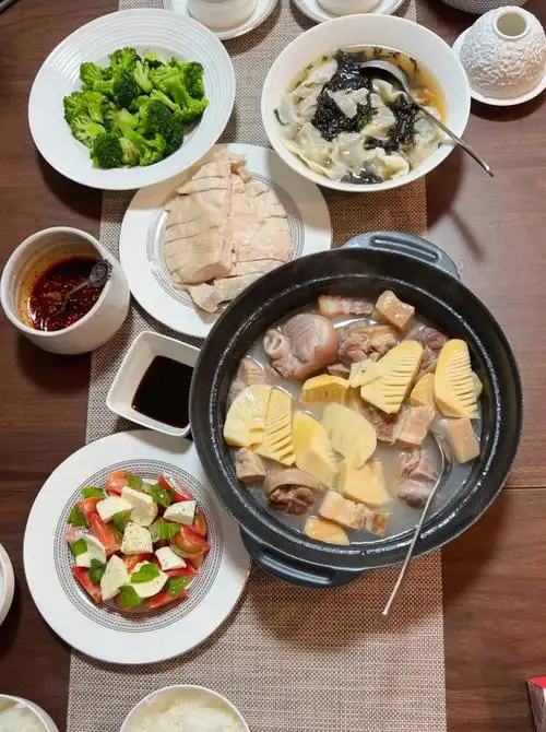 叫了朋友来家里吃饭