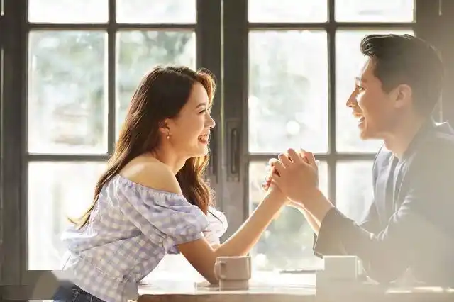 男女交往,容易越界的,往往是这4种关系,要谨慎!