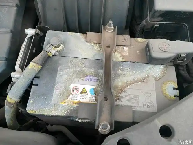 瓦尔塔电瓶漏液请车友帮忙看下是否需要维修或者更换