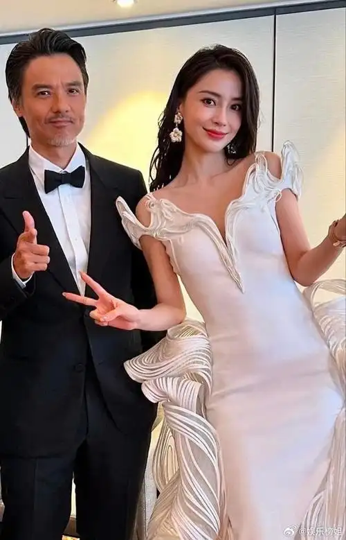 angelababy为冯德伦打call