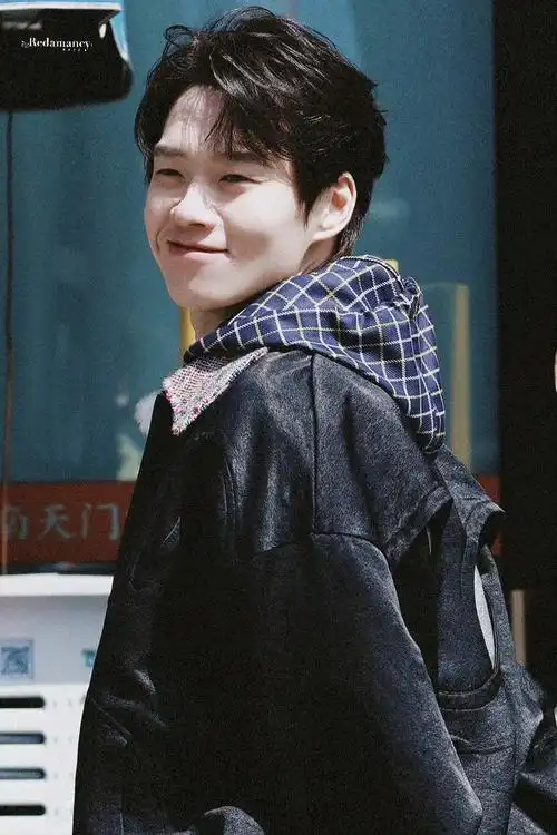 大勋可爱拥了很爱笑的小甜豆一枚根本拒绝不了他的魅力