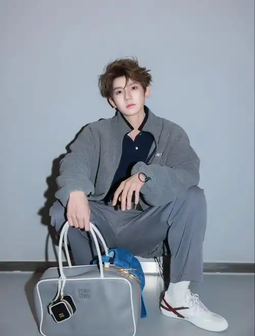 王源近照鲜明对比,没有对比就没有伤害❗️