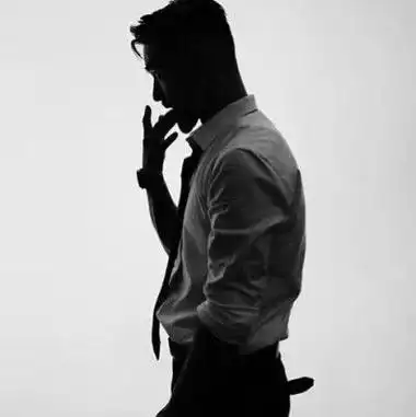 叼烟斗胡子大叔头像黑白侧脸 微信头像图片大全 -【爱个性】