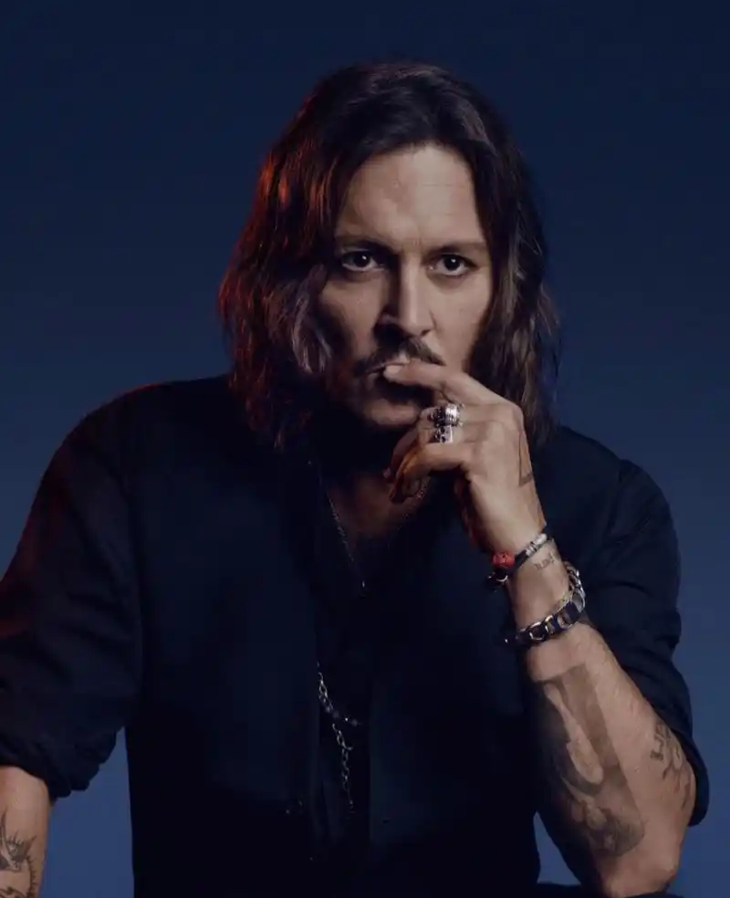 约翰尼德普为迪奥拍的最新的广告大片[亲吻][亲吻][亲吻][亲吻]