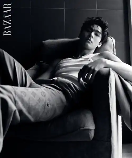 时尚芭莎五月刊封面##龚俊春日幻想芭莎大片