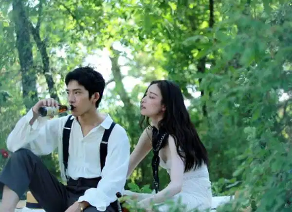 井柏然倪妮合体拍大片 二人甜宠画风腻死人