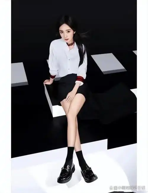 杨幂带火了一双鞋叫"乐福鞋"!时髦显腿长,搭裤子,裙子都好看