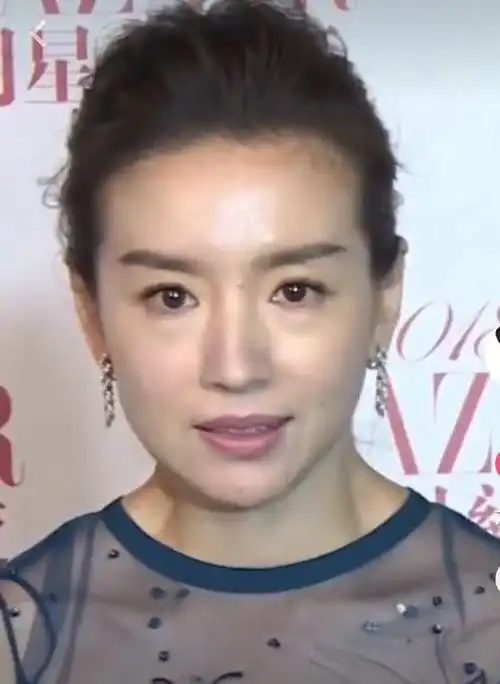 38岁董洁近照曝光面容憔悴人老色衰冷清秋再也回不去了