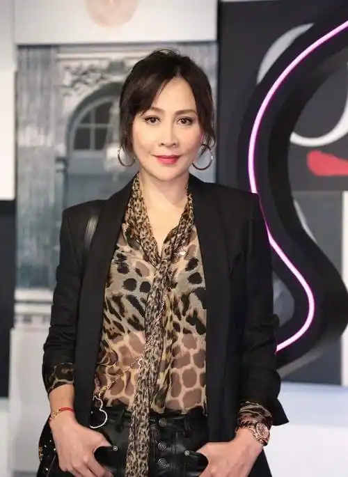 刘嘉玲,1965年9月8日出生于中国江苏苏州,祖籍广西,华语影视女演员