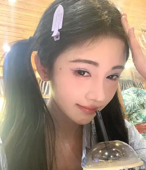 鞠婧祎新照曝光, 仙气飘飘引发热议, 颜值与实力并存, 如何炼成!