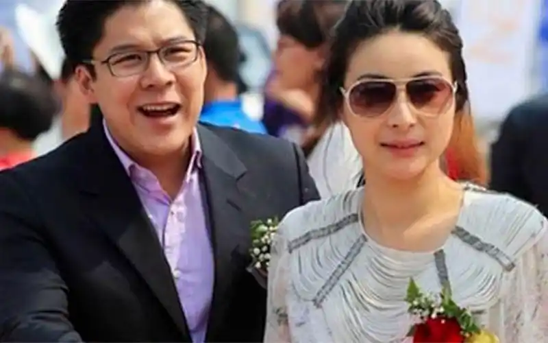 郭晶晶拿捏霍启刚名场面,中英文切换教训老公,家庭地位一目了然