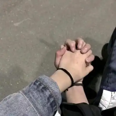 情侣牵手图片真实照片只有手超浪漫情侣手牵手高清图片大全