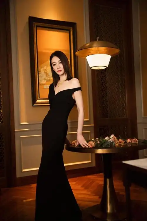 44岁的李小冉身材好到爆好身材是天生的吗后天努力更重要