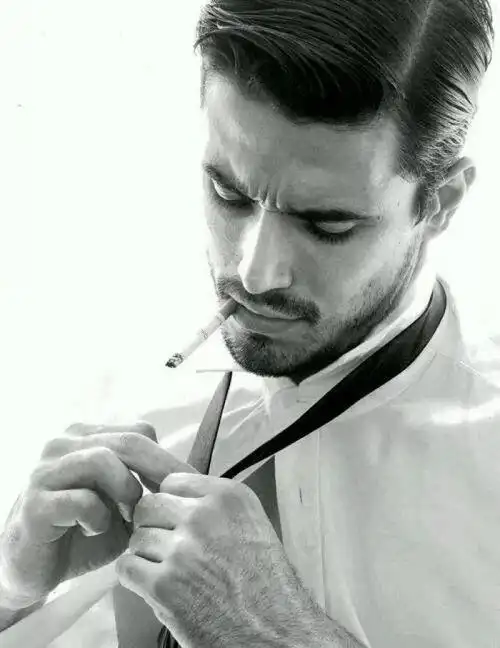 测评向山灵m5s一位时尚俊秀又文雅的西装暴徒