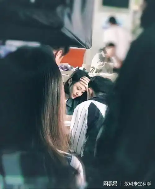 路人镜头下的郑爽看完后连粉丝都沉默了