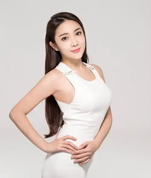 写真版-人称"小柳岩"的宋小宝师妹-任娇