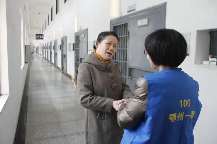 高墙内的三八妇女节鄂州市第一看守所组织女性在押人员开展系列庆祝