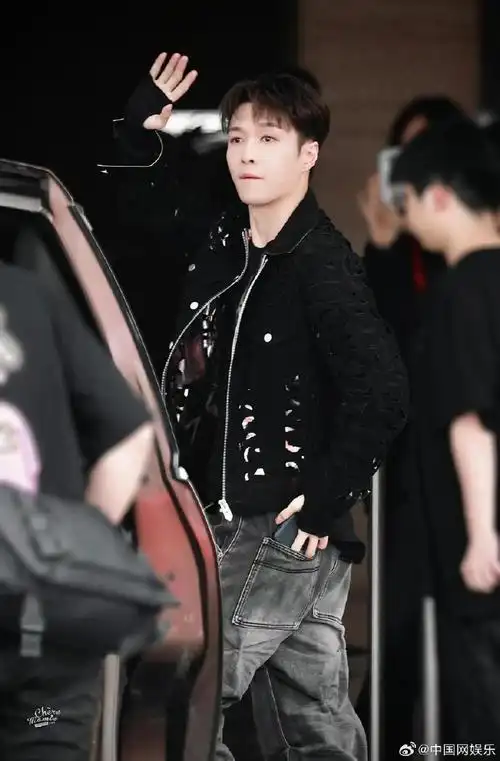 张艺兴带女团录制好六##张艺兴女团好六录制路透