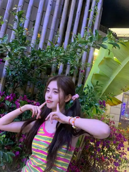 鞠婧祎夏日双马尾#很乖很可爱,先给我揍一顿()