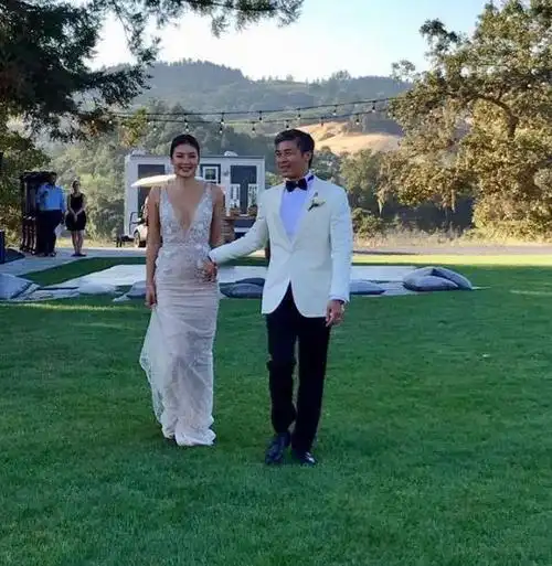 黎明前妻乐基儿与现任富豪老公美国度假腰间赘肉明显引怀孕猜疑