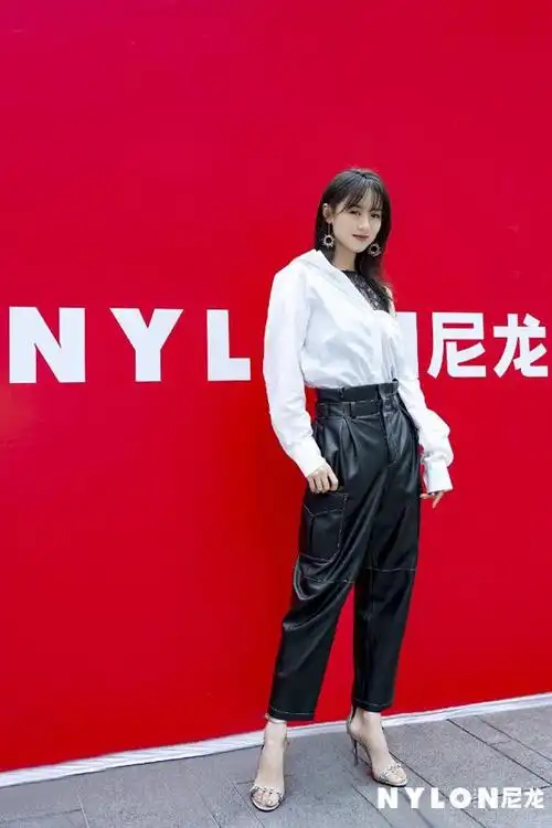袁冰妍穿着stellaluna高跟鞋出席nylon尼龙活动造型优雅飒气十足抢镜